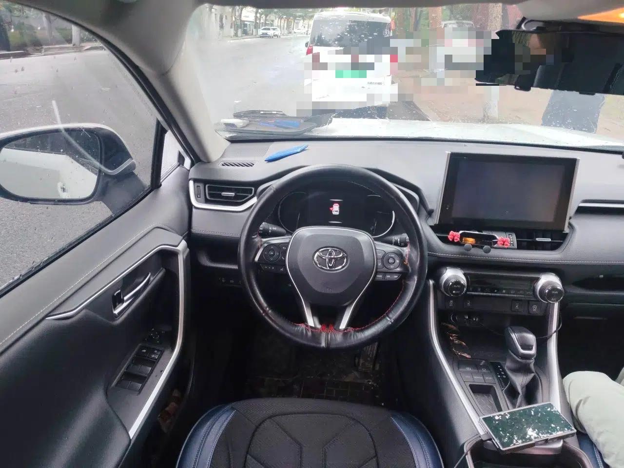 Toyota RAV4 2021 2.0L CVT Two-Wheel Drive Fashion PLUS Edition — миниатюра 10