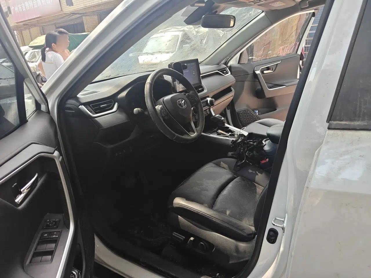 Toyota RAV4 2022 2.0L CVT Two-Wheel Drive Fashion Plus Edition — миниатюра 16