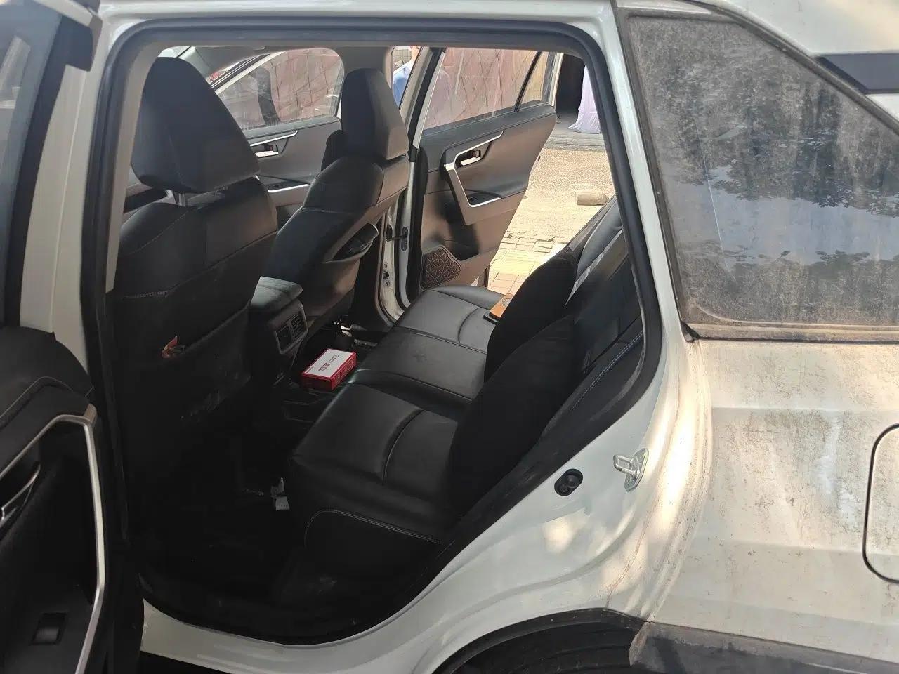 Toyota RAV4 2022 2.0L CVT Two-Wheel Drive Fashion Plus Edition — миниатюра 17
