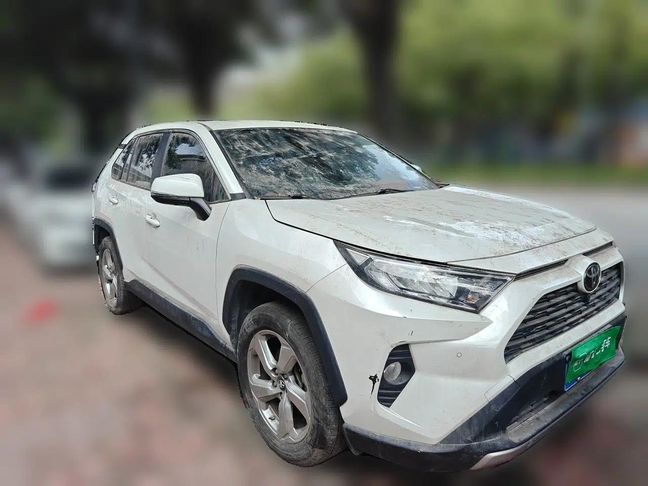 Toyota RAV4 2022 2.0L CVT Two-Wheel Drive Fashion Plus Edition — миниатюра 3