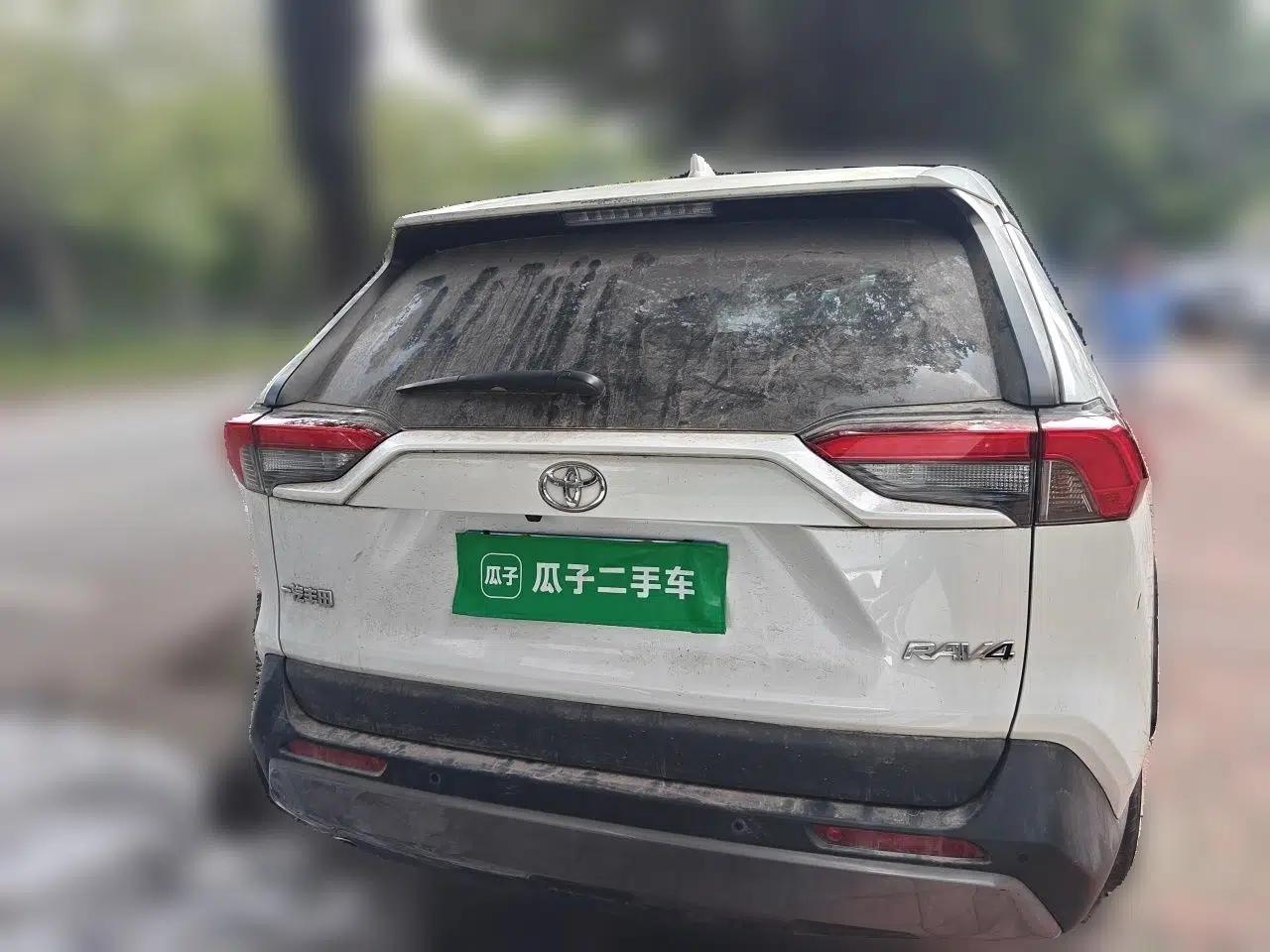 Toyota RAV4 2022 2.0L CVT Two-Wheel Drive Fashion Plus Edition — миниатюра 5