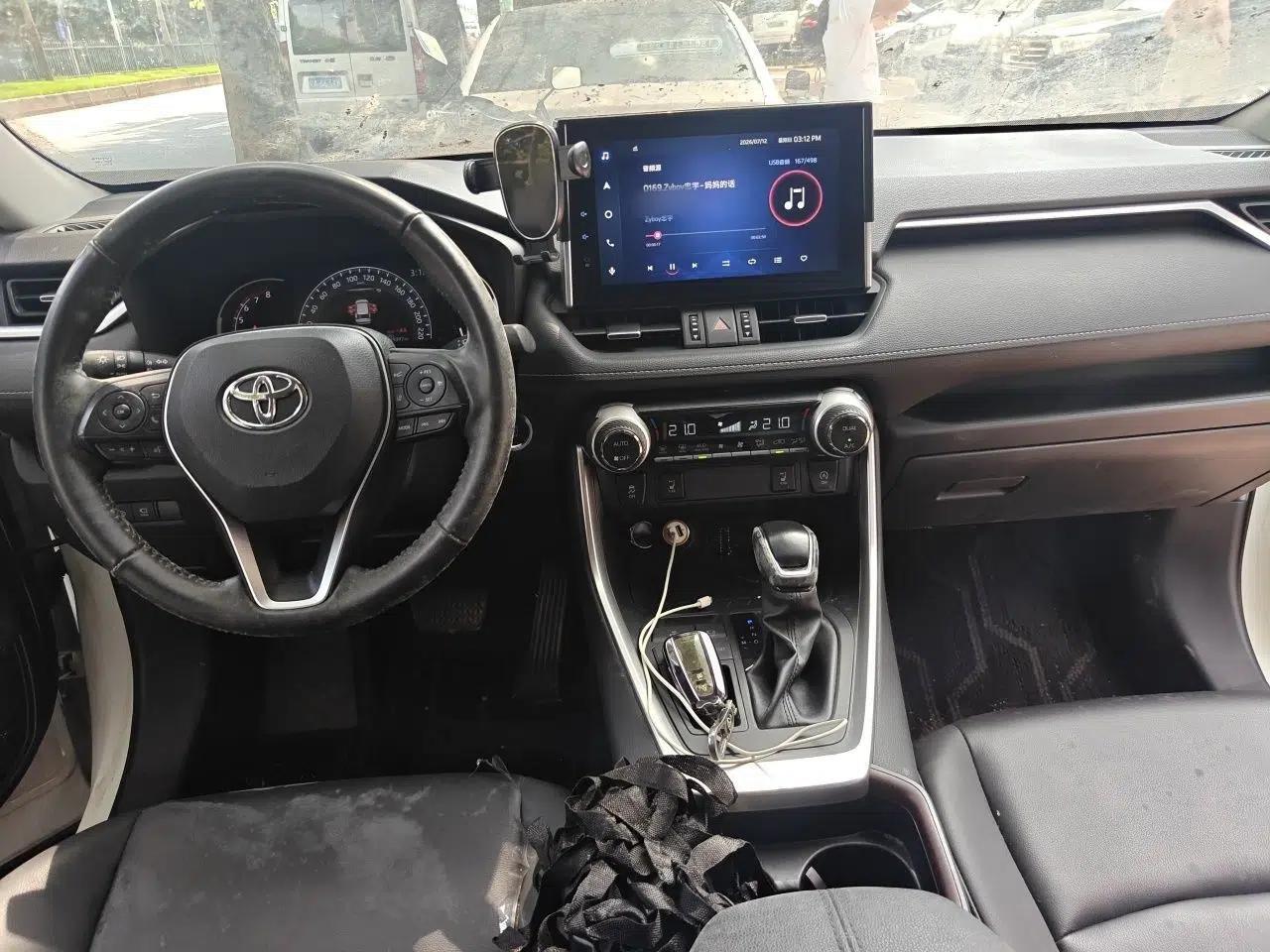 Toyota RAV4 2022 2.0L CVT Two-Wheel Drive Fashion Plus Edition — миниатюра 9