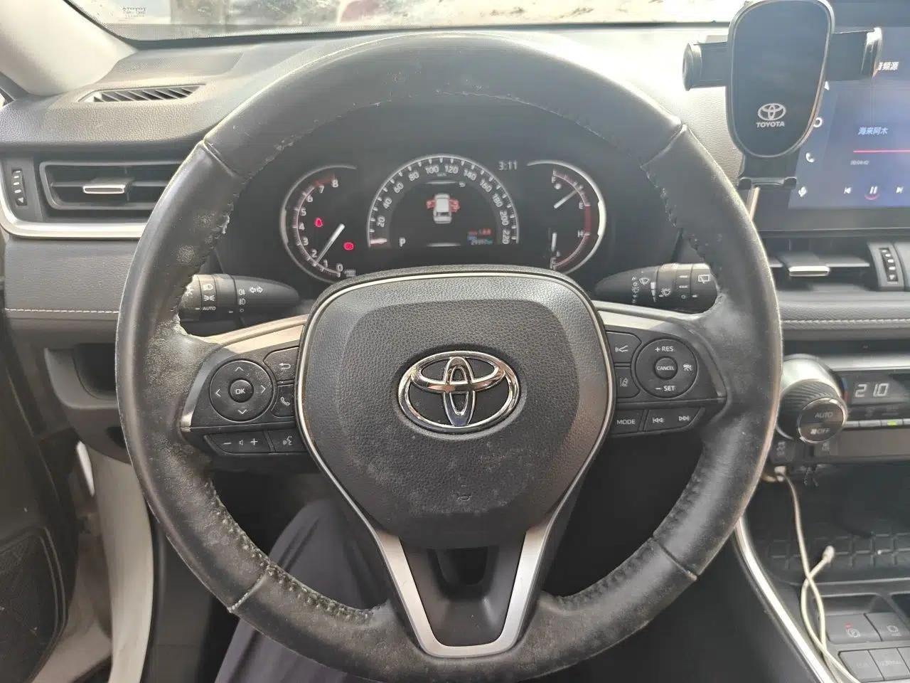 Toyota RAV4 2022 2.0L CVT Two-Wheel Drive Fashion Plus Edition — миниатюра 10