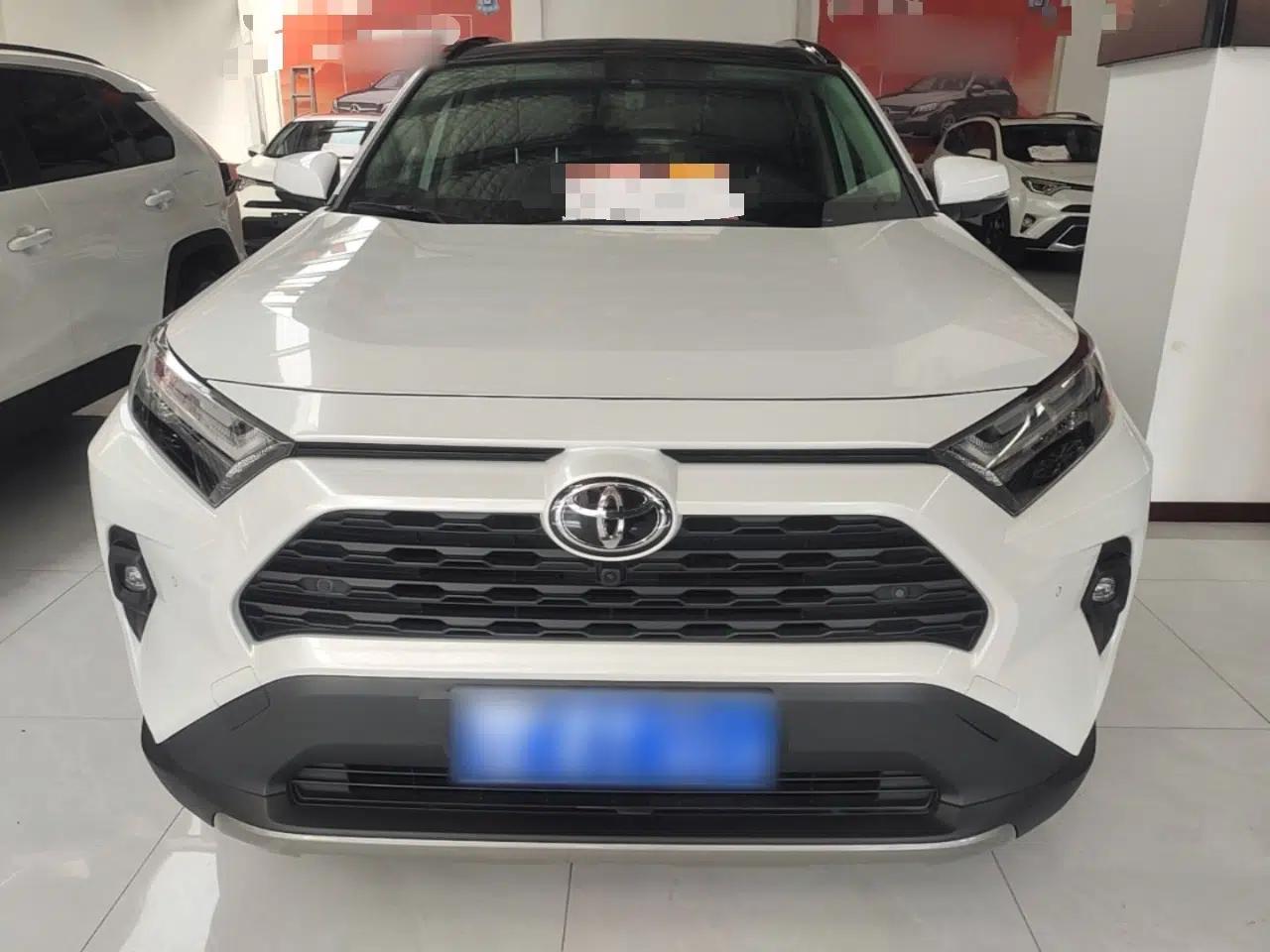 Toyota RAV4 2023 2.0L CVT Two-Wheel Drive 20th Anniversary Platinum Edition — миниатюра 2