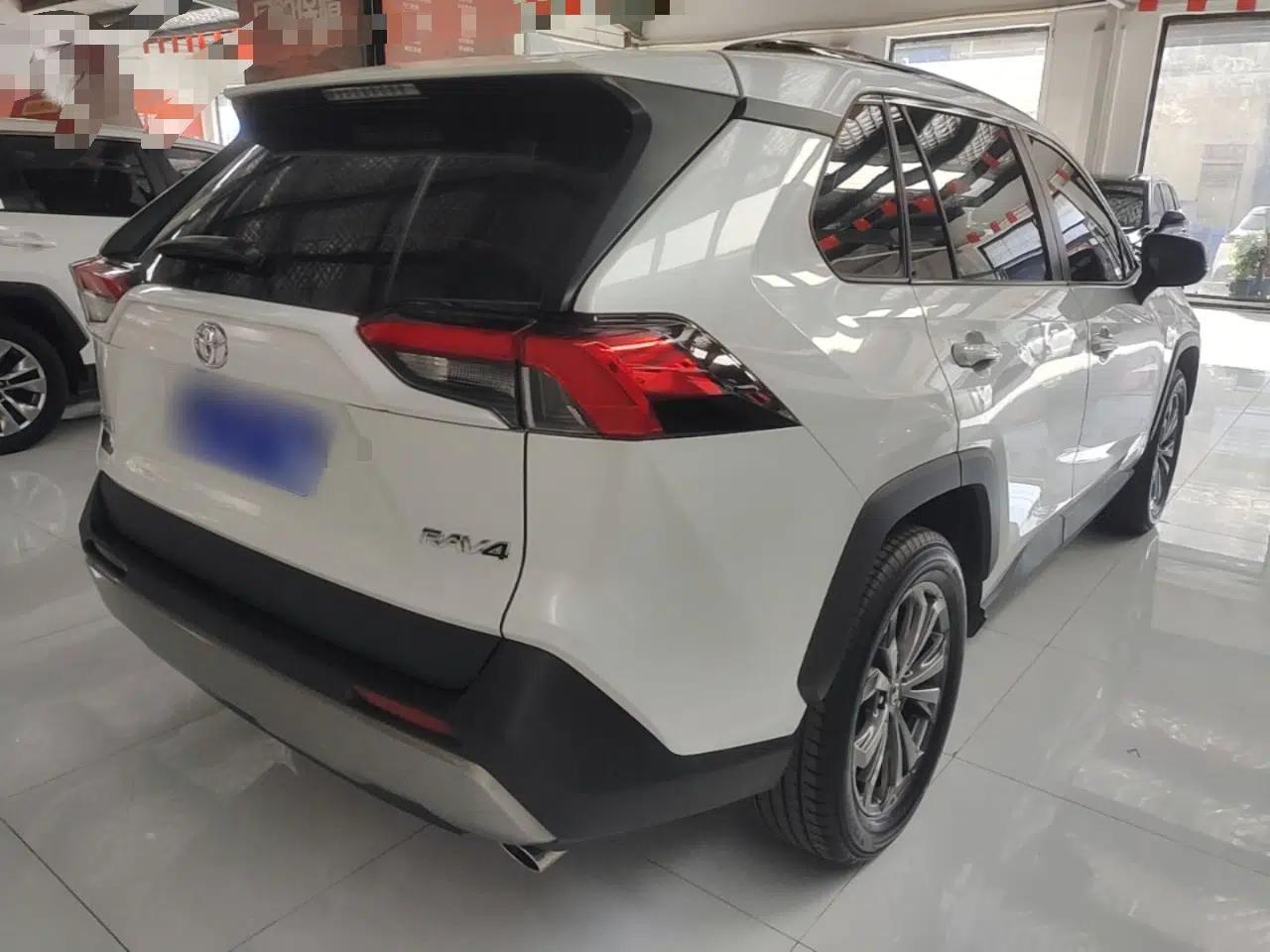 Toyota RAV4 2023 2.0L CVT Two-Wheel Drive 20th Anniversary Platinum Edition — миниатюра 6