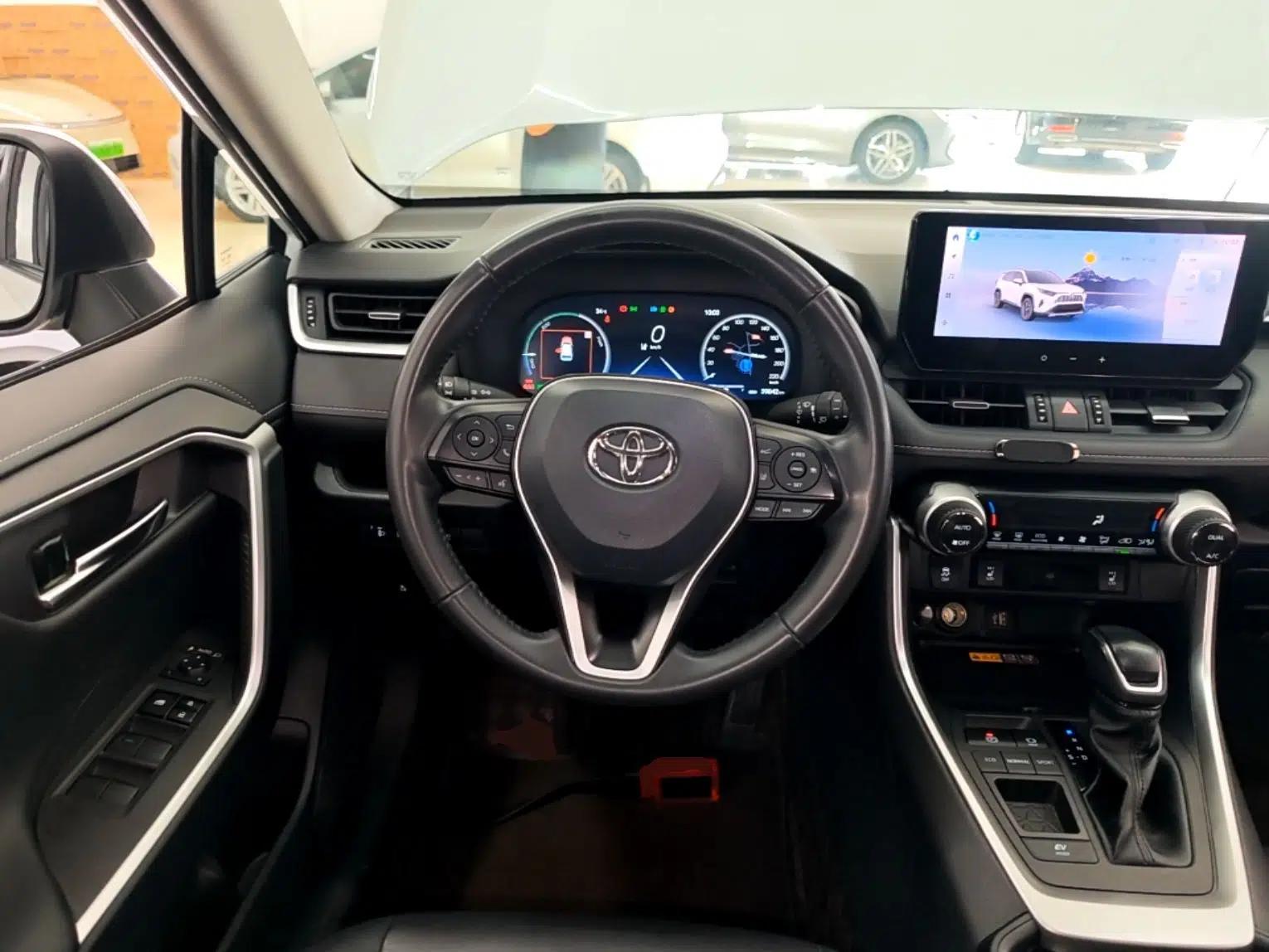 Toyota RAV4 2023 Dual-Engine 2.5L E-CVT Two-Wheel Drive Elite Plus Edition — миниатюра 13