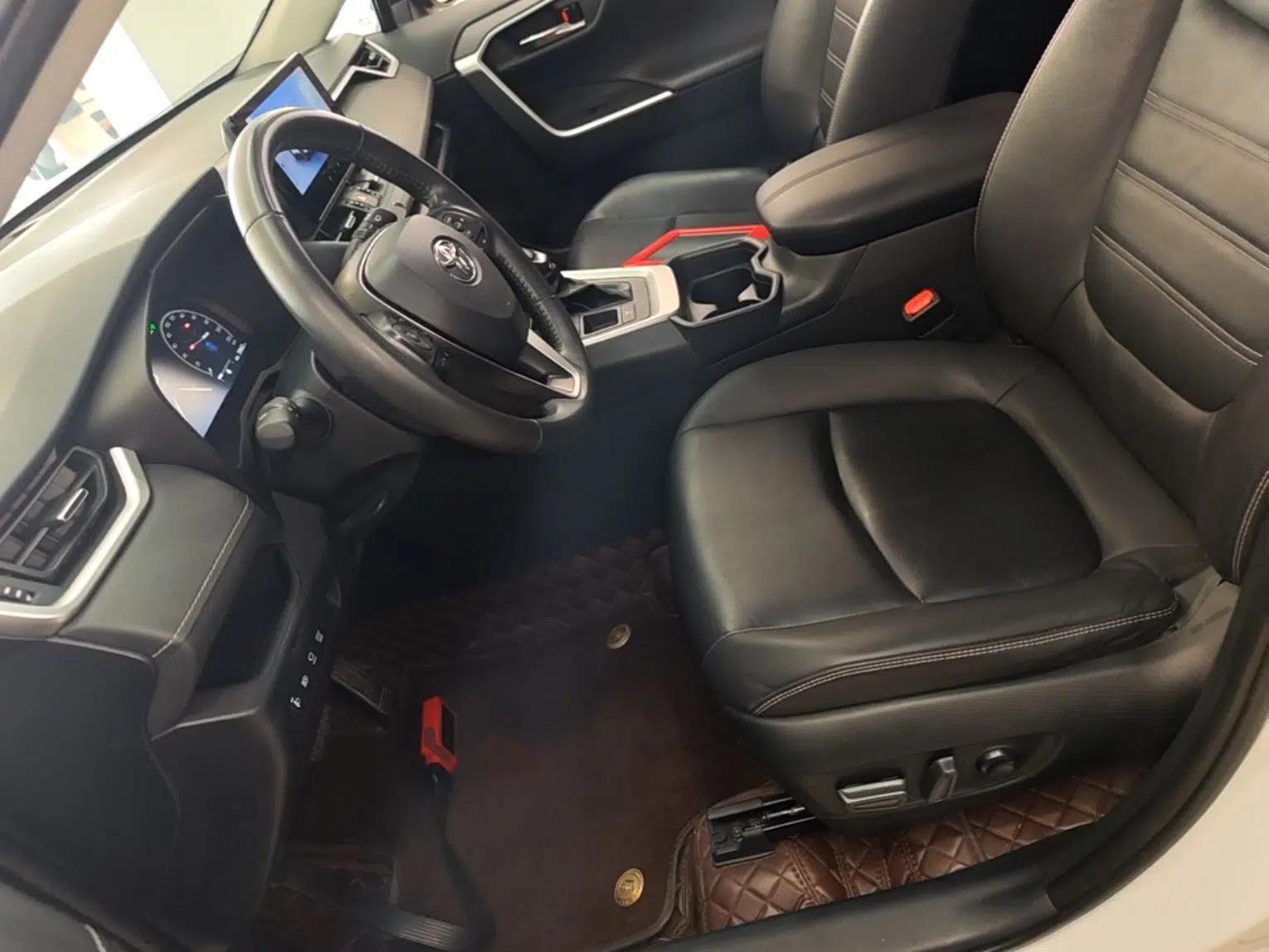 Toyota RAV4 2023 Dual-Engine 2.5L E-CVT Two-Wheel Drive Elite Plus Edition — миниатюра 17