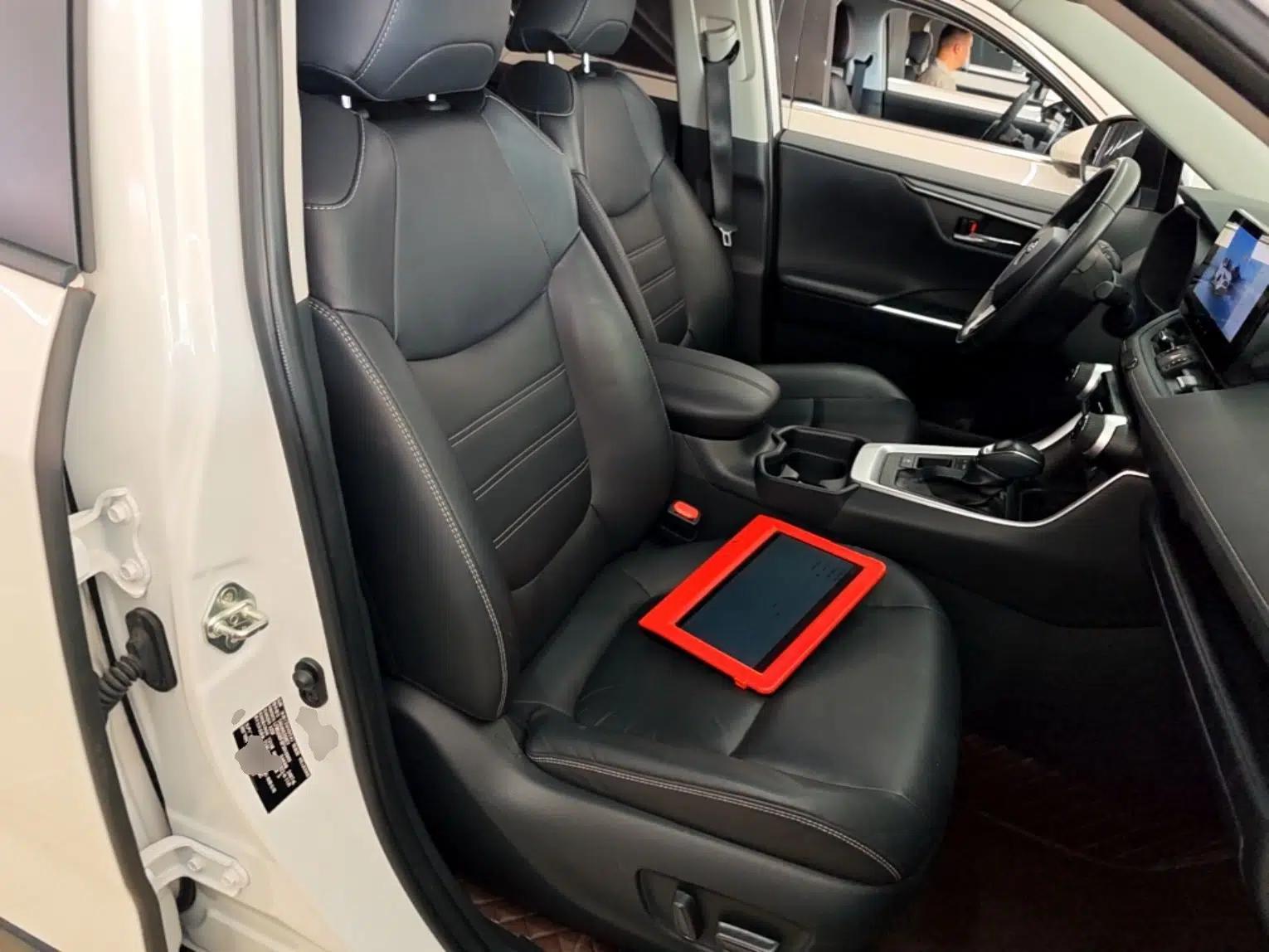 Toyota RAV4 2023 Dual-Engine 2.5L E-CVT Two-Wheel Drive Elite Plus Edition — миниатюра 19