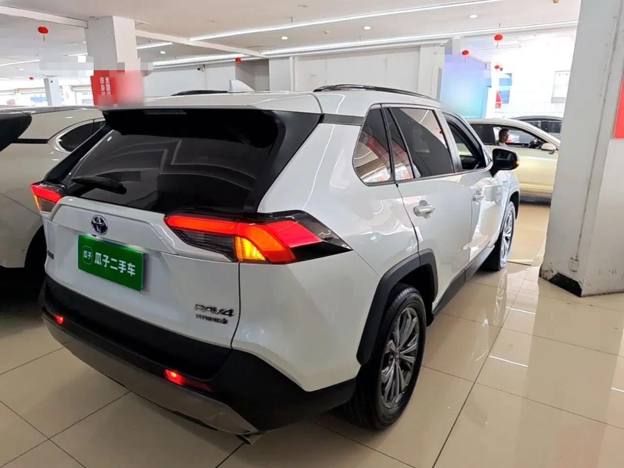 Toyota RAV4 2023 Dual-Engine 2.5L E-CVT Two-Wheel Drive Elite Plus Edition — миниатюра 6