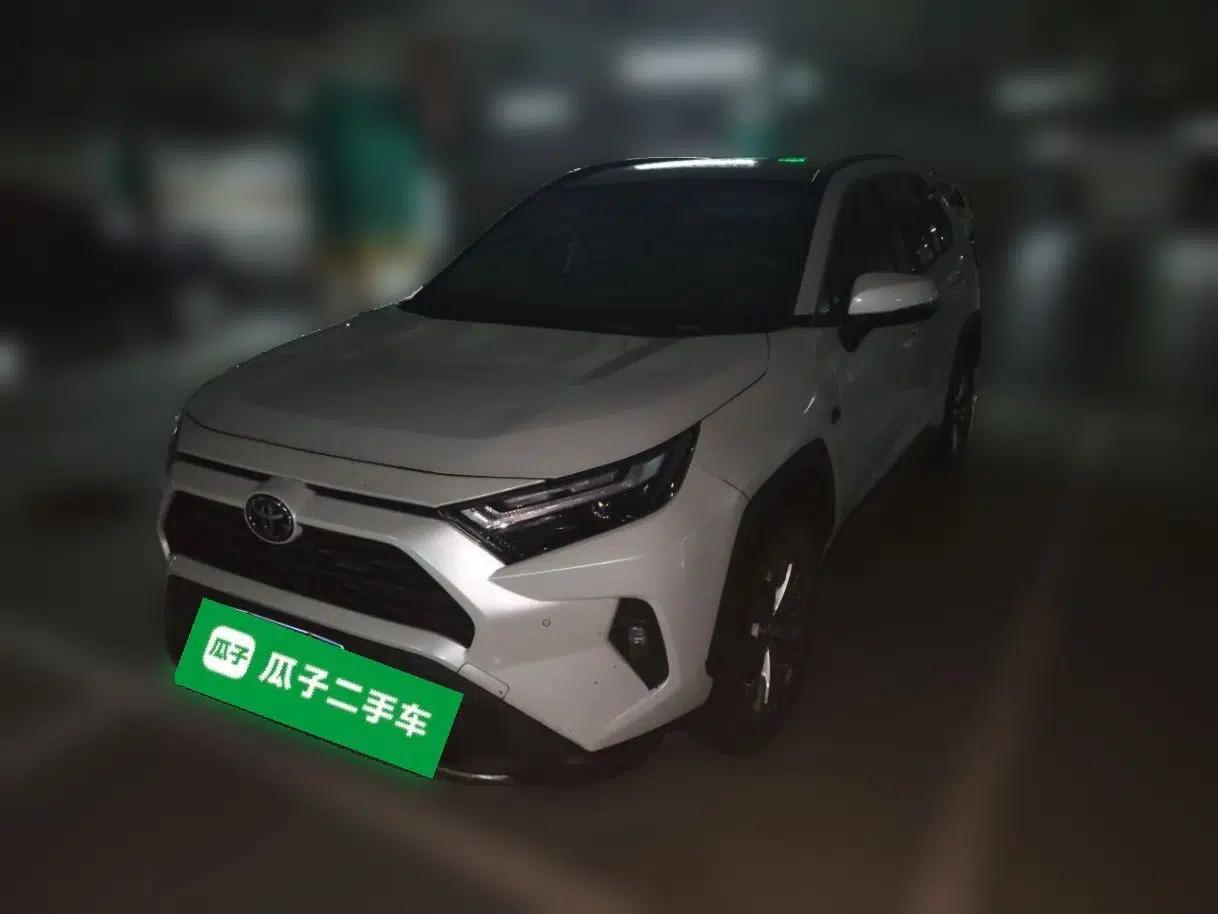 Toyota RAV4 2024 2.0L CVT Two-Wheel Drive Fashion Edition — миниатюра 1