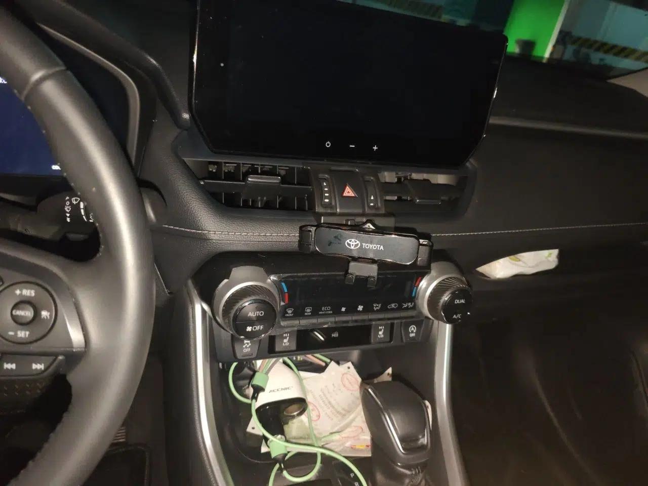 Toyota RAV4 2024 2.0L CVT Two-Wheel Drive Fashion Edition — миниатюра 13