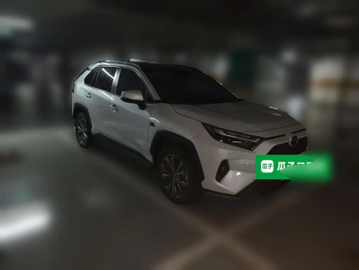 Toyota RAV4 2024 2.0L CVT Two-Wheel Drive Fashion Edition — миниатюра 3