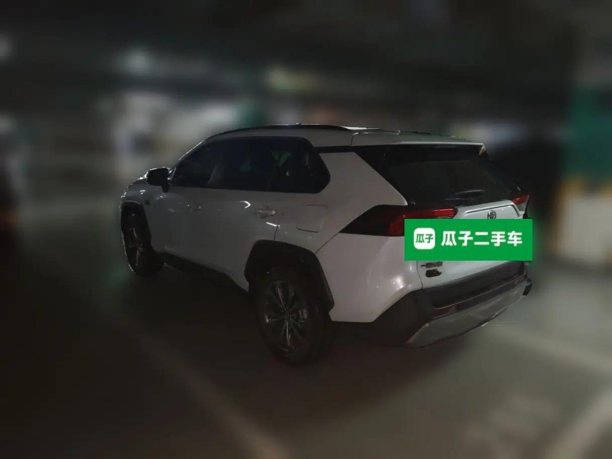 Toyota RAV4 2024 2.0L CVT Two-Wheel Drive Fashion Edition — миниатюра 4