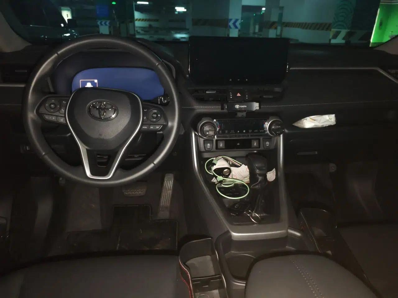Toyota RAV4 2024 2.0L CVT Two-Wheel Drive Fashion Edition — миниатюра 9
