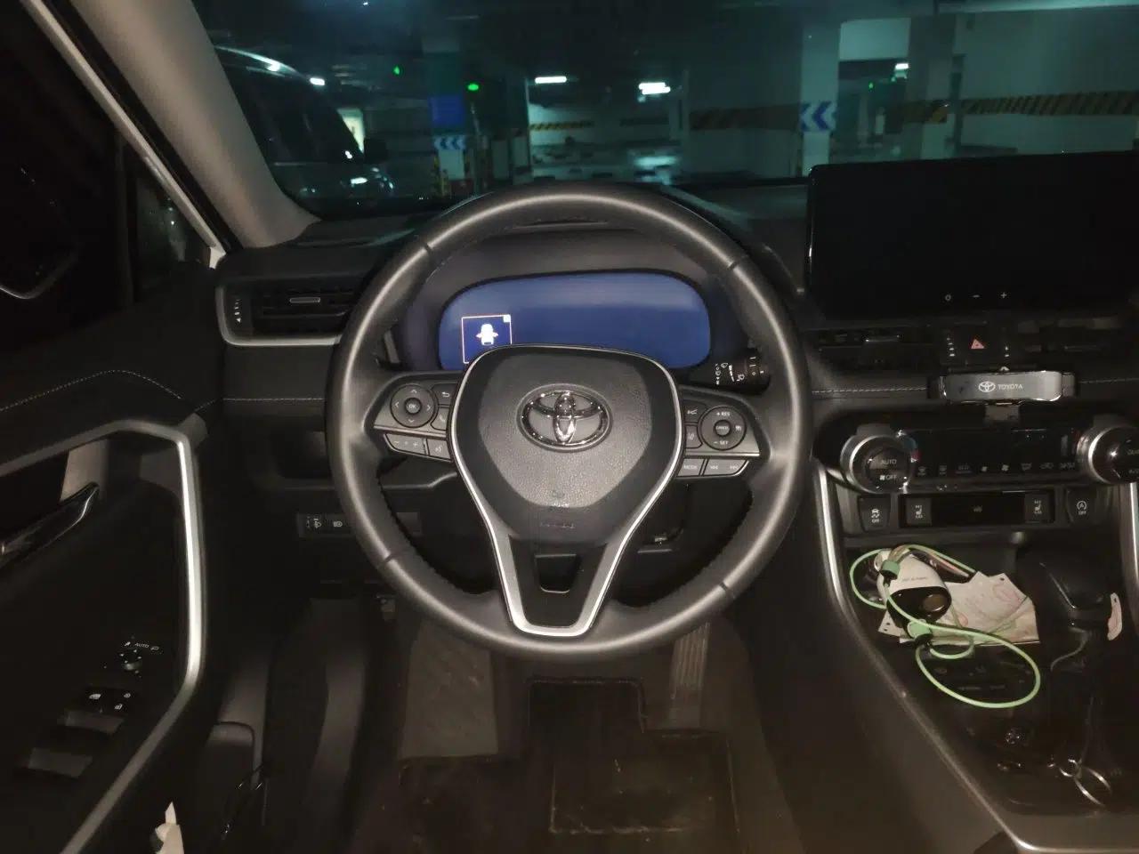 Toyota RAV4 2024 2.0L CVT Two-Wheel Drive Fashion Edition — миниатюра 10