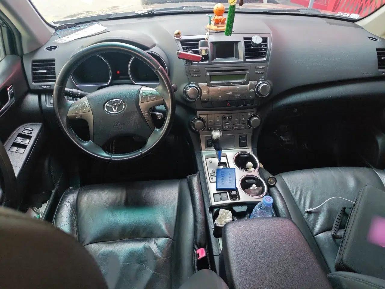 Toyota Highlander 2009 2.7L Two-Wheel Drive 7-Seater Luxury Edition — миниатюра 9