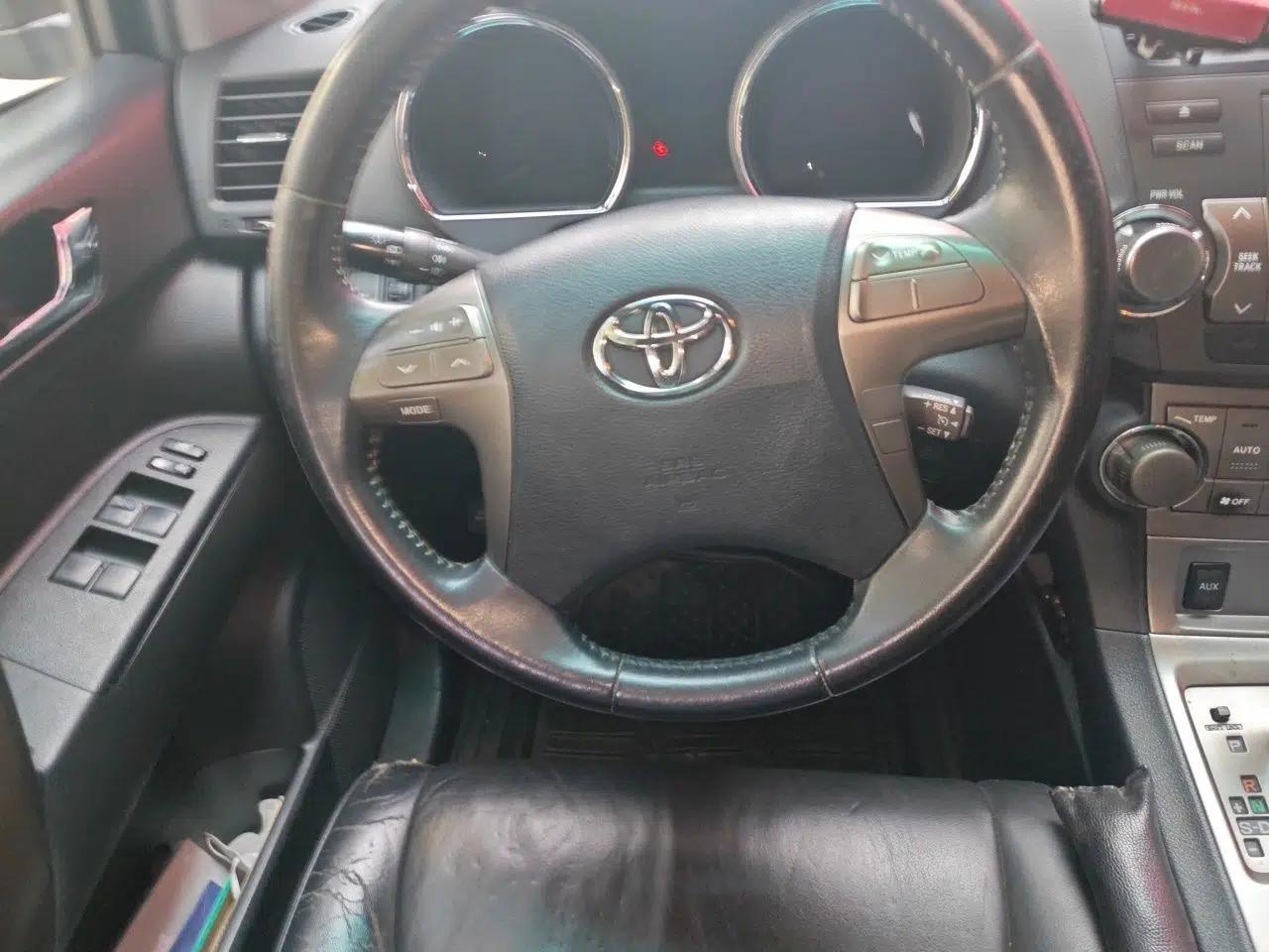 Toyota Highlander 2009 2.7L Two-Wheel Drive 7-Seater Luxury Edition — миниатюра 10