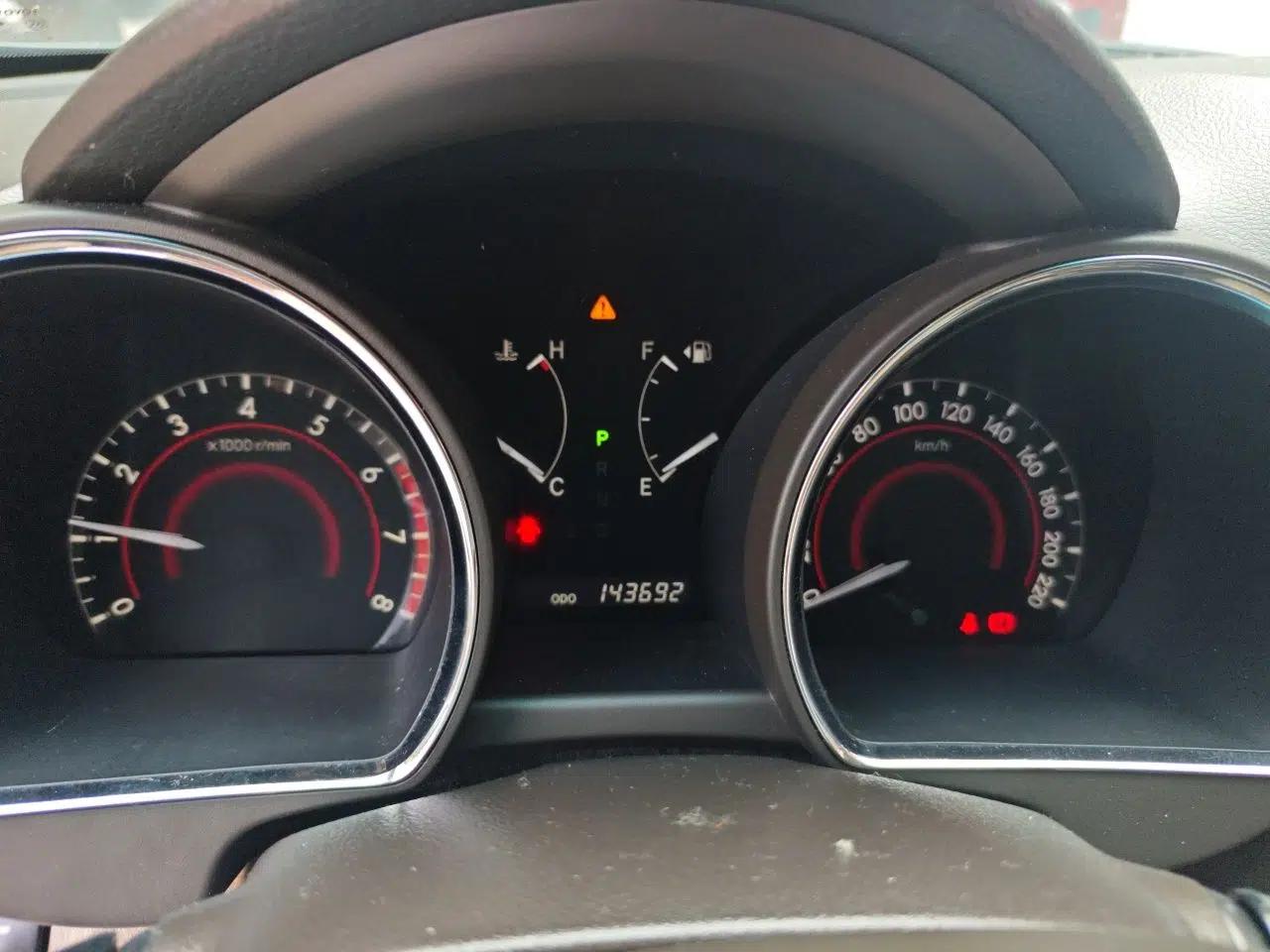 Toyota Highlander 2011 2.7L Two-Wheel Drive 7-Seater Luxury Edition — миниатюра 11