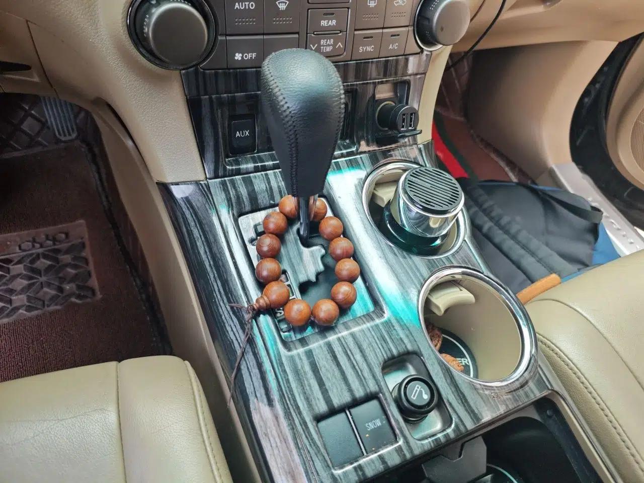 Toyota Highlander 2011 2.7L Two-Wheel Drive 7-Seater Luxury Edition — миниатюра 14