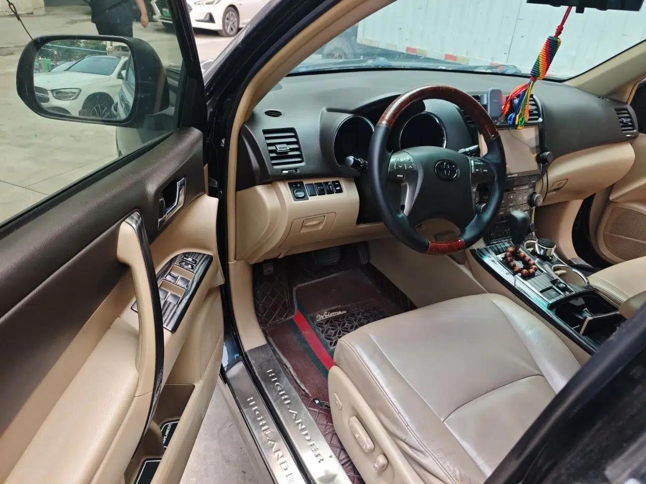 Toyota Highlander 2011 2.7L Two-Wheel Drive 7-Seater Luxury Edition — миниатюра 16