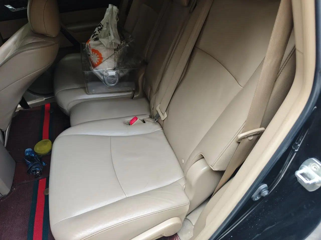 Toyota Highlander 2011 2.7L Two-Wheel Drive 7-Seater Luxury Edition — миниатюра 17