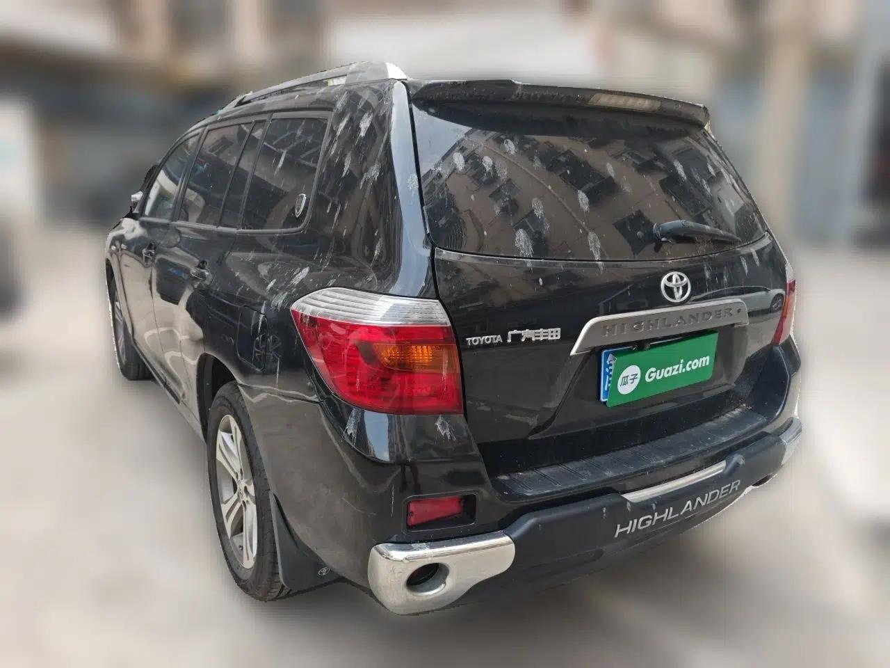 Toyota Highlander 2011 2.7L Two-Wheel Drive 7-Seater Luxury Edition — миниатюра 4