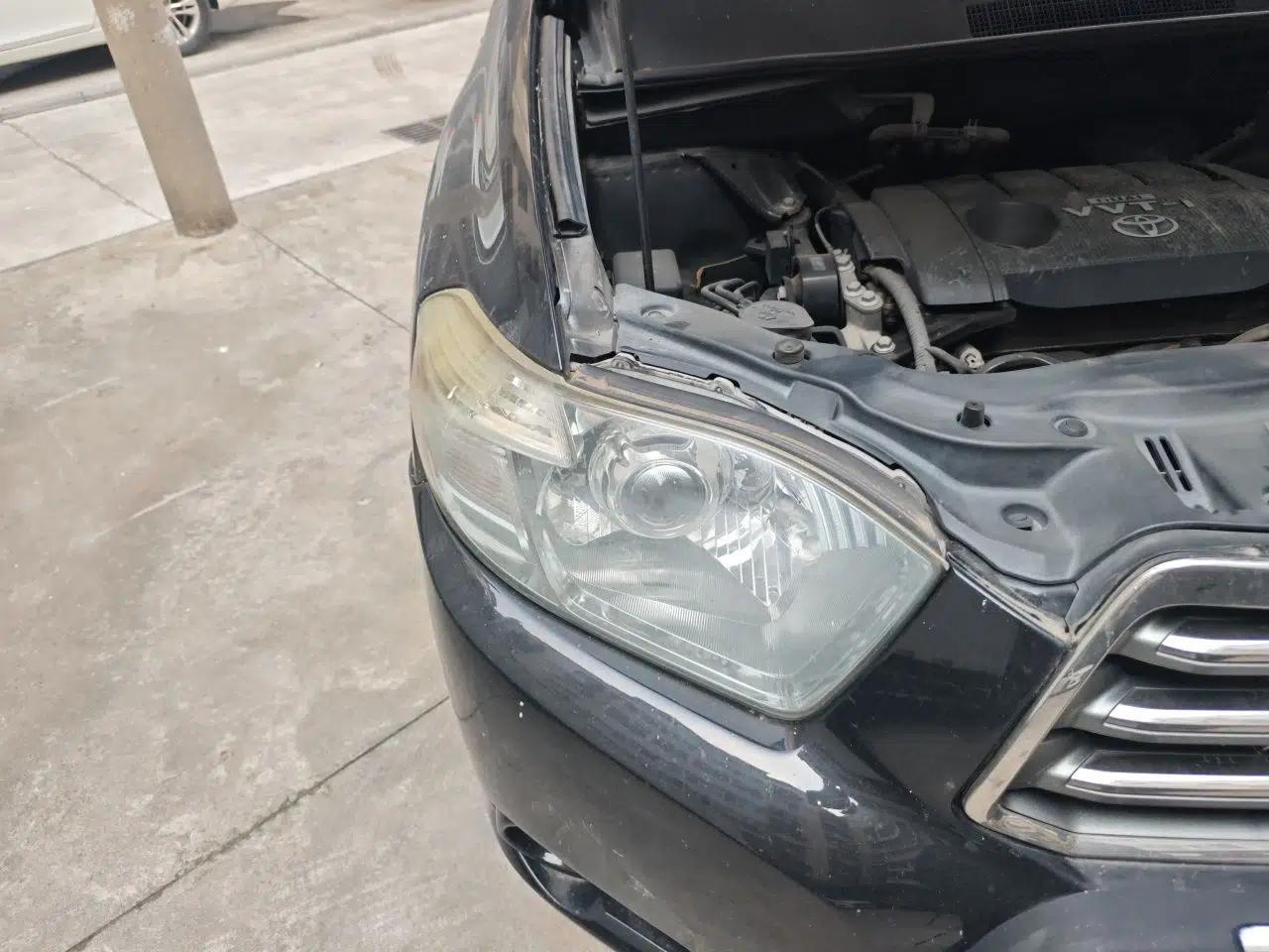 Toyota Highlander 2011 2.7L Two-Wheel Drive 7-Seater Luxury Edition — миниатюра 7