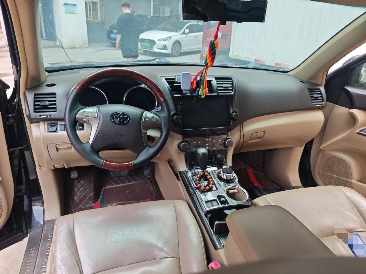 Toyota Highlander 2011 2.7L Two-Wheel Drive 7-Seater Luxury Edition — миниатюра 9