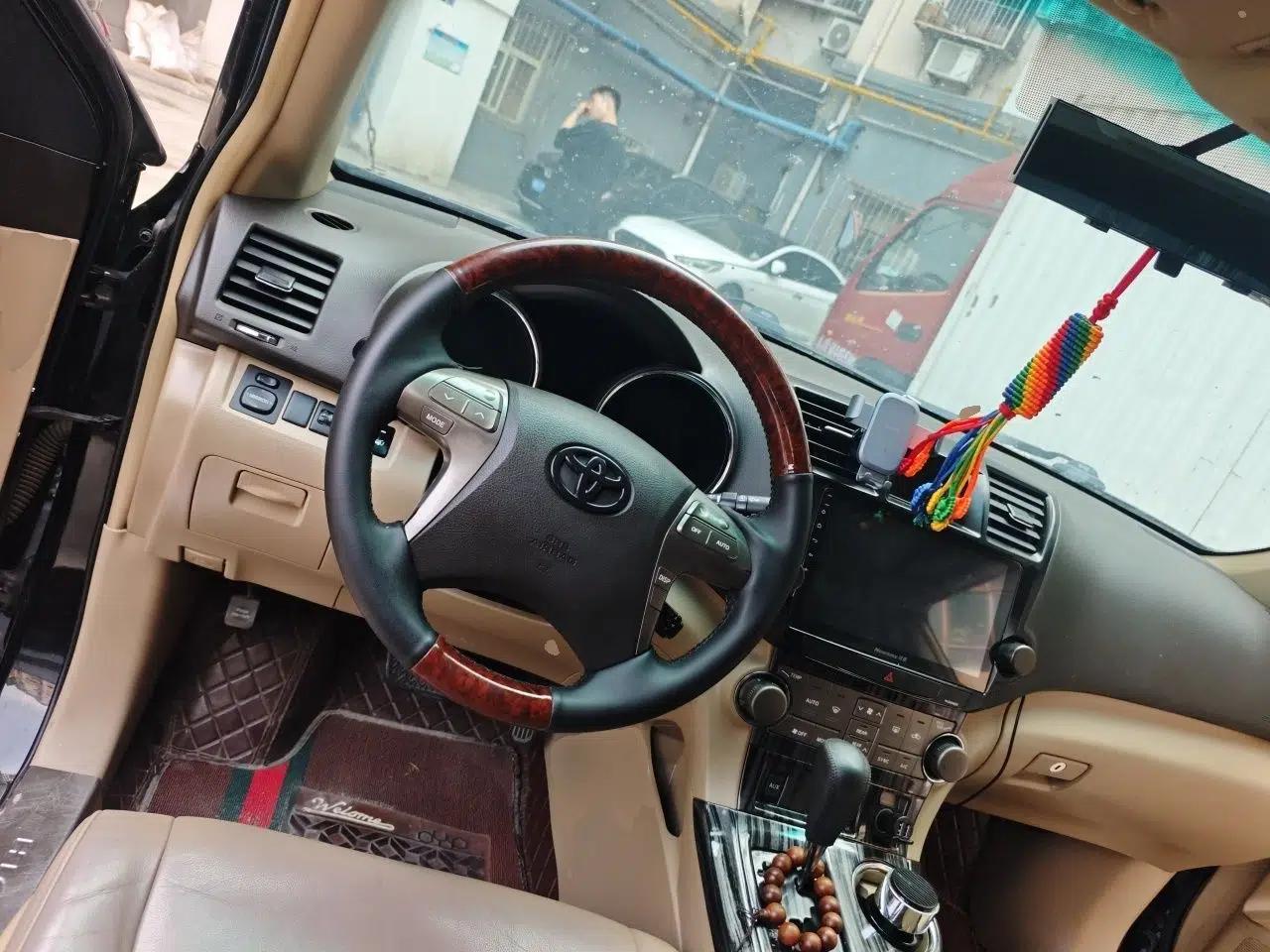 Toyota Highlander 2011 2.7L Two-Wheel Drive 7-Seater Luxury Edition — миниатюра 10