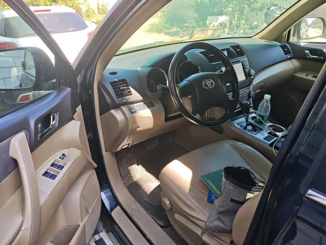 Toyota Highlander 2013 2.7L Two-Wheel Drive 5-Seater Purple Gold Edition — миниатюра 16