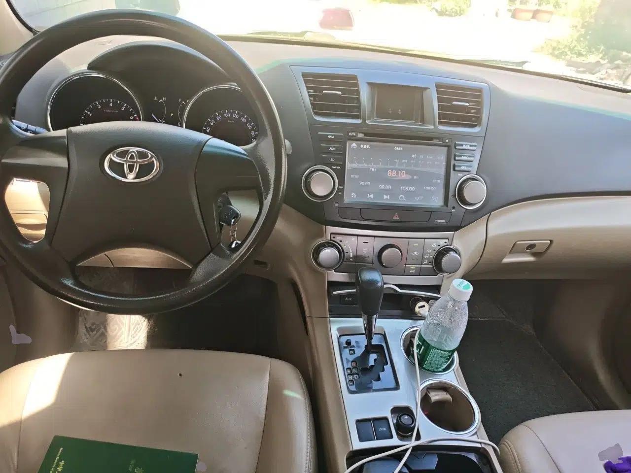 Toyota Highlander 2013 2.7L Two-Wheel Drive 5-Seater Purple Gold Edition — миниатюра 9