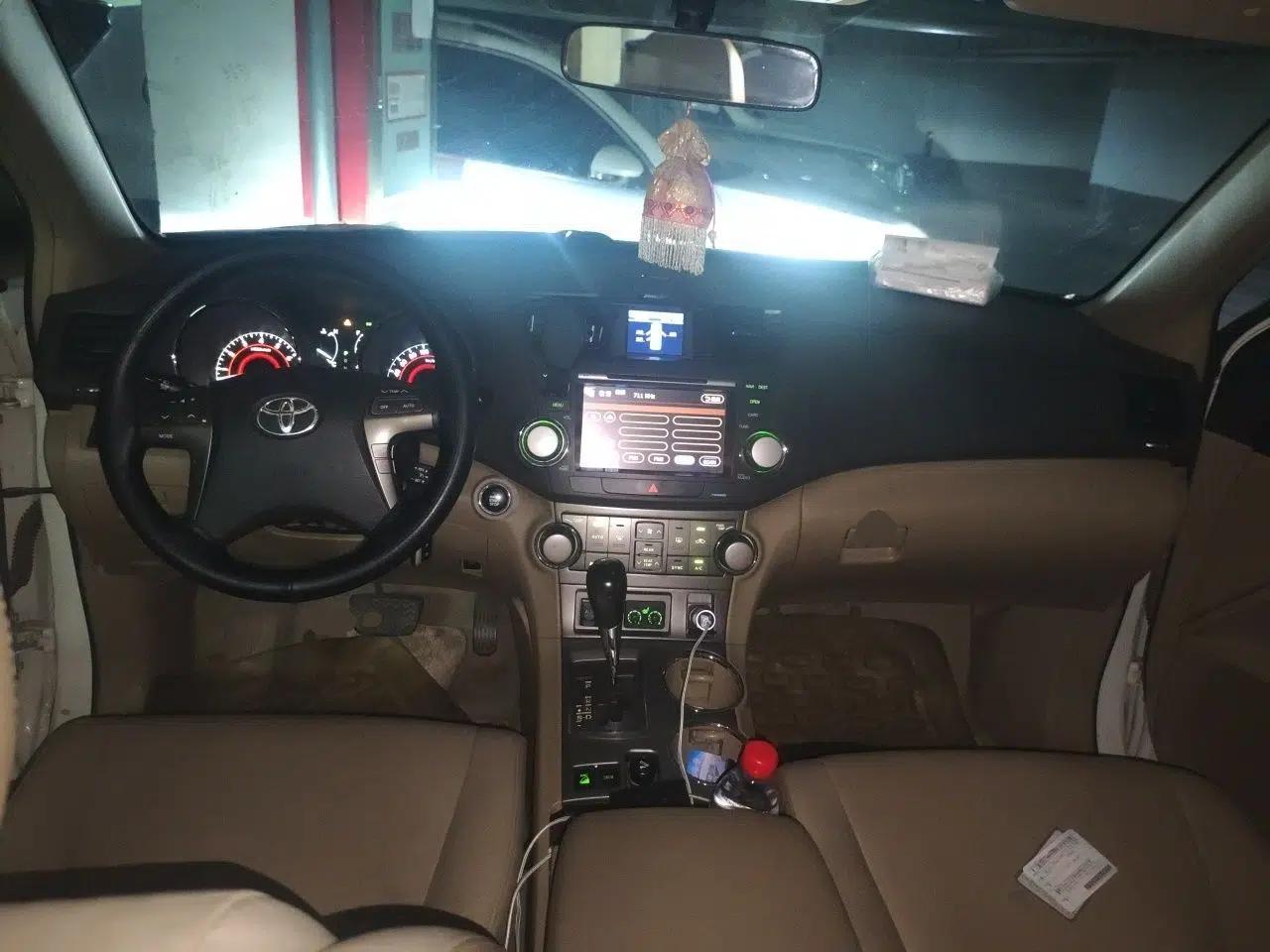Toyota Highlander 2009 3.5L 4x4 7-Seater Luxury Edition — миниатюра 9