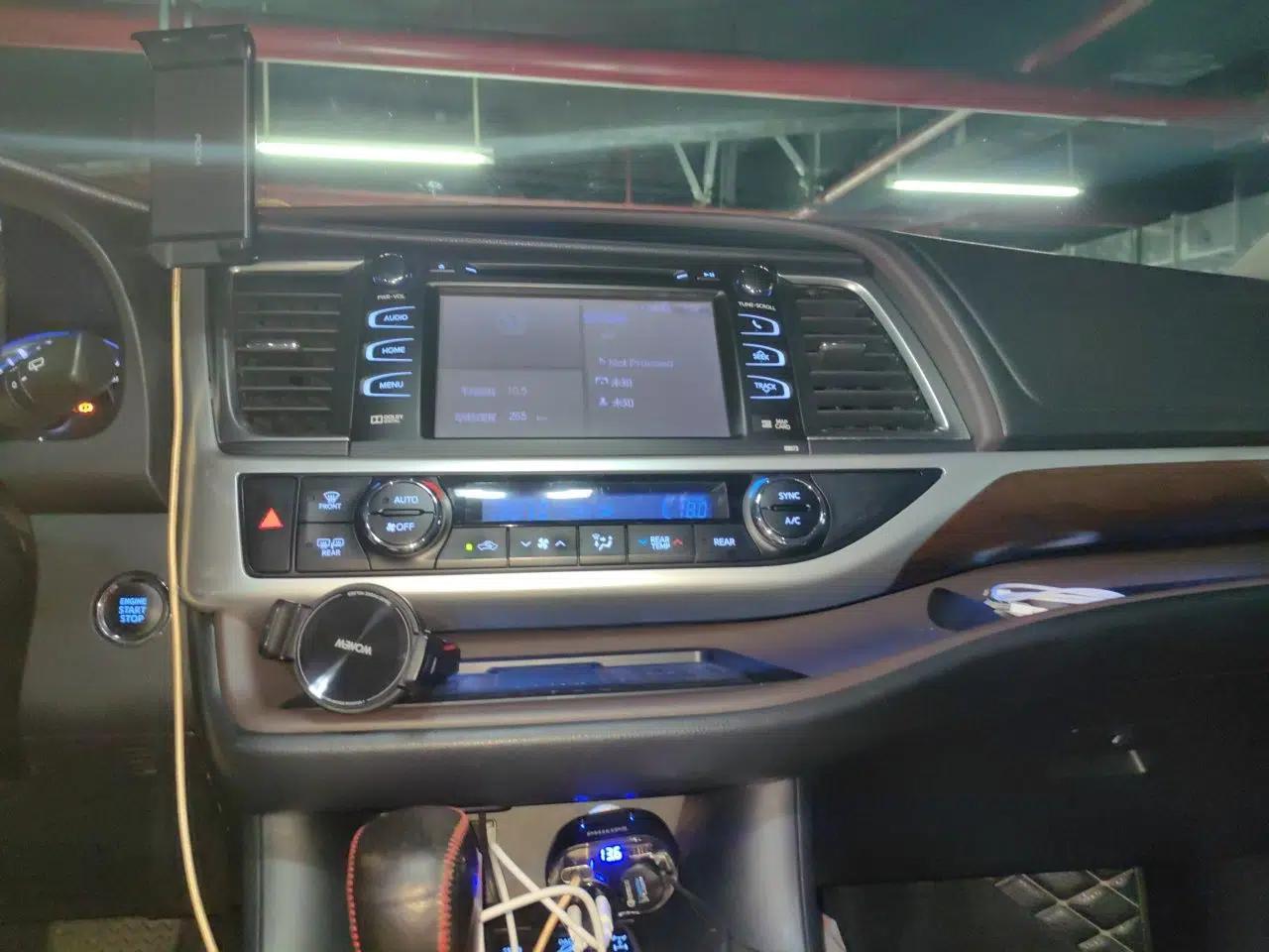 Toyota Highlander 2015 2.0T Four-Wheel Drive Ultimate Edition 7-Seater — миниатюра 13