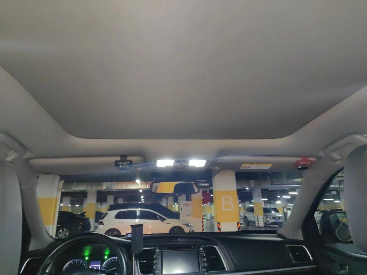 Toyota Highlander 2015 2.0T Four-Wheel Drive Ultimate Edition 7-Seater — миниатюра 18