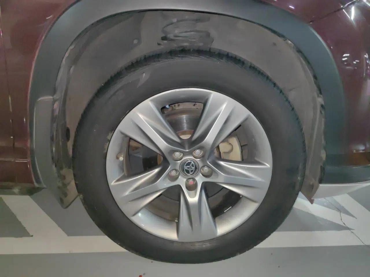 Toyota Highlander 2015 2.0T Four-Wheel Drive Ultimate Edition 7-Seater — миниатюра 8