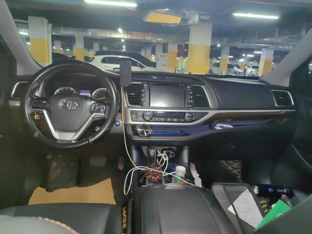 Toyota Highlander 2015 2.0T Four-Wheel Drive Ultimate Edition 7-Seater — миниатюра 9