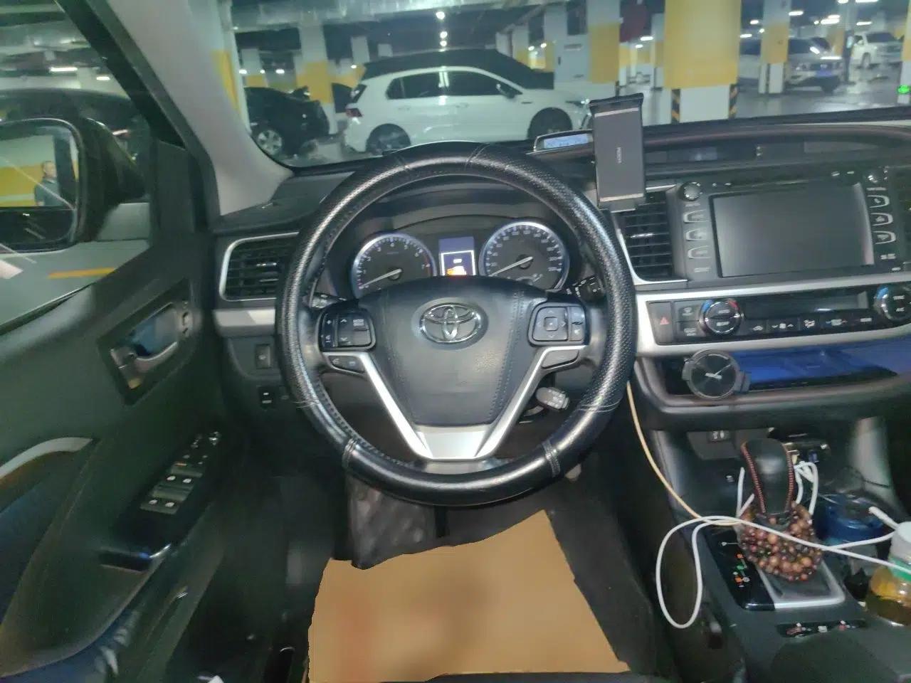 Toyota Highlander 2015 2.0T Four-Wheel Drive Ultimate Edition 7-Seater — миниатюра 10