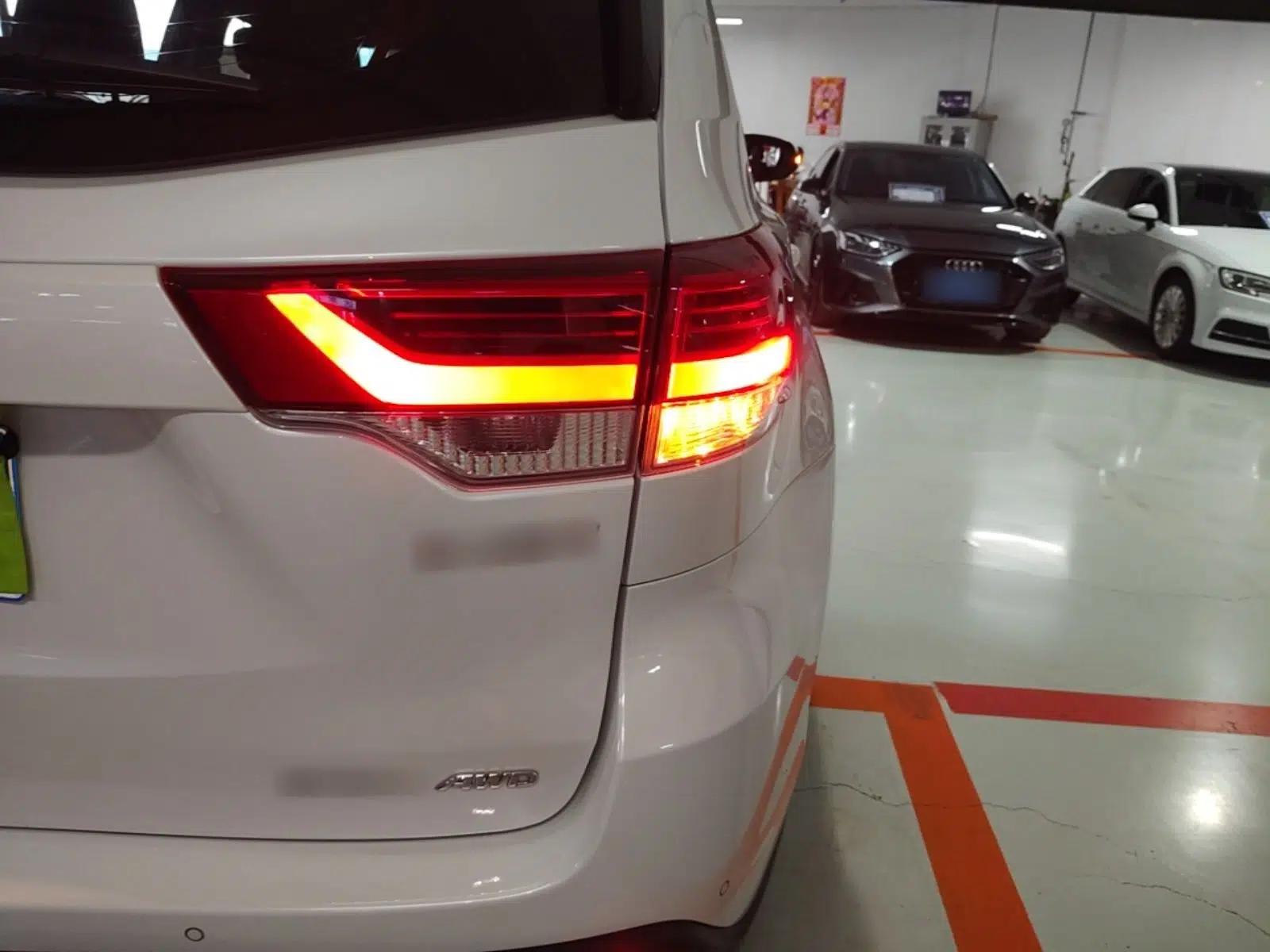 Toyota Highlander 2018 2.0T Four-Wheel Drive Luxury Edition 7 Seats China V Emission Standard — миниатюра 9