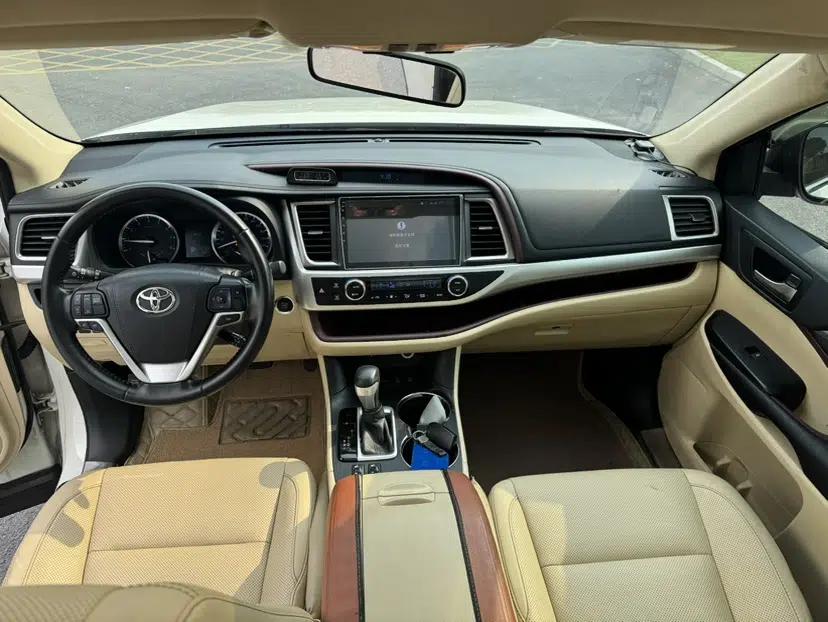 Toyota Highlander 2015 2.0T Four-Wheel Drive Luxury Edition 7-Seater — миниатюра 17