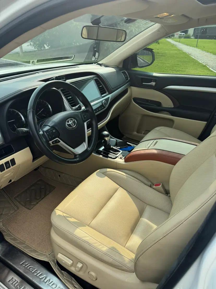 Toyota Highlander 2015 2.0T Four-Wheel Drive Luxury Edition 7-Seater — миниатюра 19