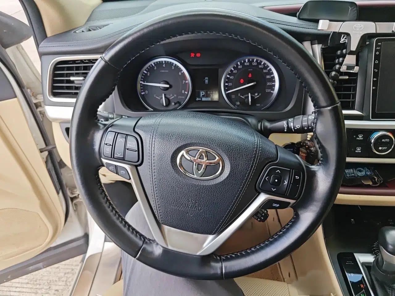 Toyota Highlander 2015 2.0T Four-Wheel Drive Luxury Edition 7-Seater — миниатюра 9