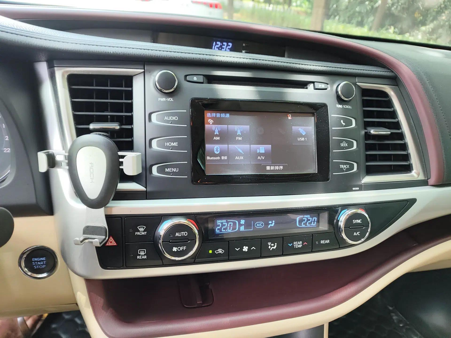 Toyota Highlander 2015 2.0T Two-Wheel Drive Luxury Edition 7 Seats — миниатюра 13
