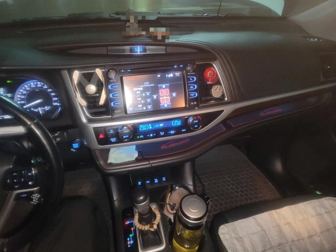 Toyota Highlander 2015 2.0T Four-Wheel Drive Ultimate Edition 7-Seater — миниатюра 13