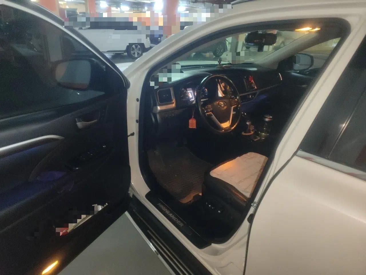 Toyota Highlander 2015 2.0T Four-Wheel Drive Ultimate Edition 7-Seater — миниатюра 16