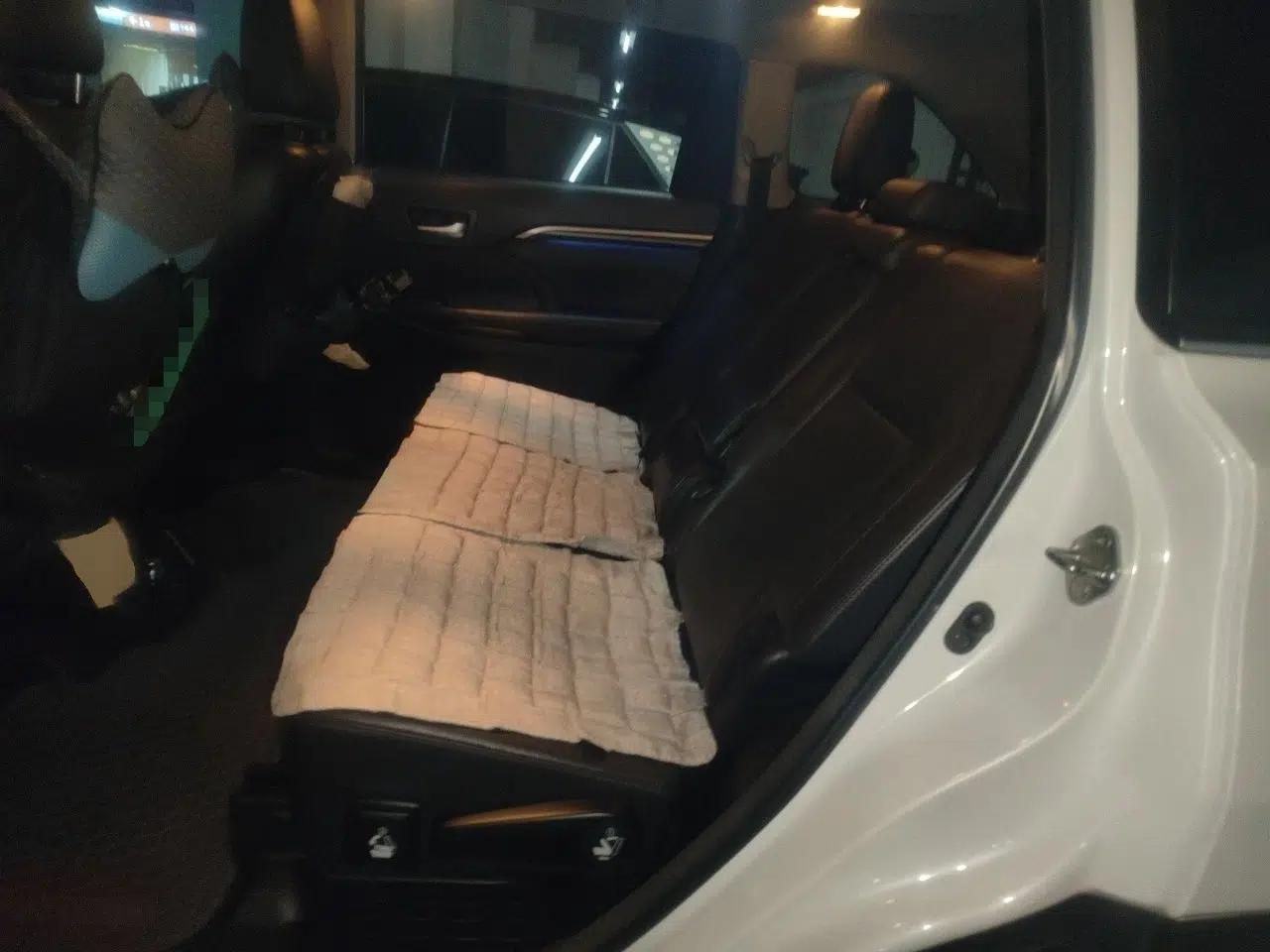 Toyota Highlander 2015 2.0T Four-Wheel Drive Ultimate Edition 7-Seater — миниатюра 17