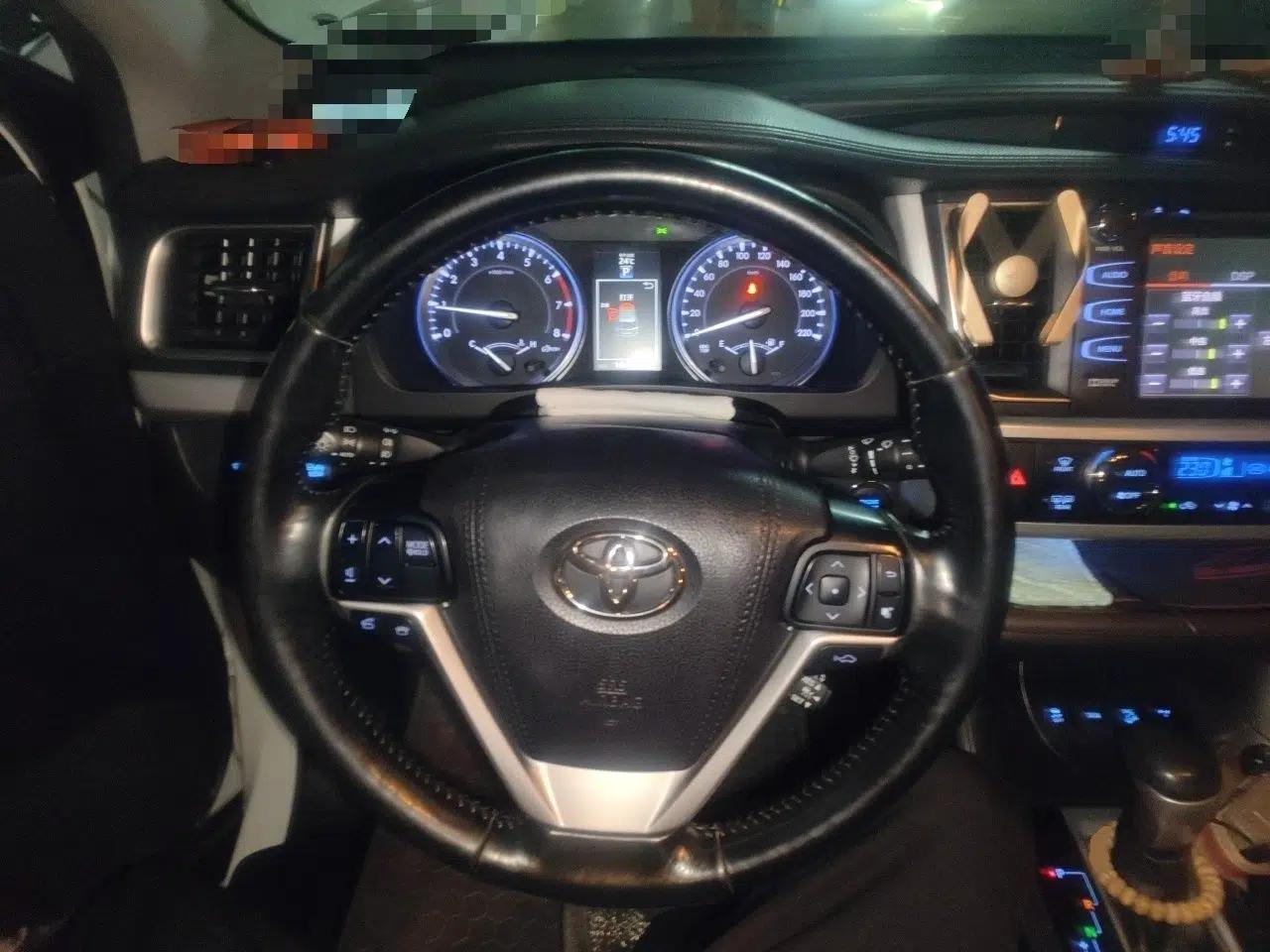 Toyota Highlander 2015 2.0T Four-Wheel Drive Ultimate Edition 7-Seater — миниатюра 10