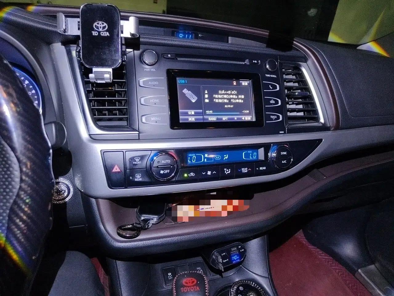 Toyota Highlander 2018 2.0T Four-Wheel Drive Luxury Version 7 Seats China VI Standard — миниатюра 13