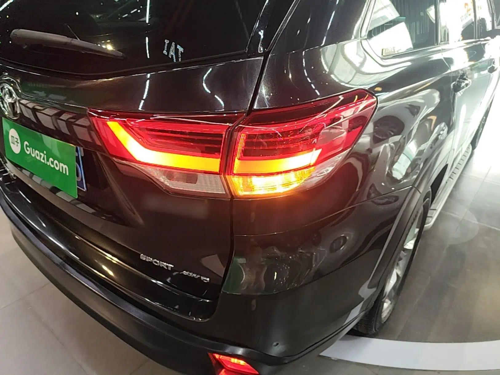 Toyota Highlander 2018 2.0T Four-Wheel Drive Luxury Version 7 Seats China VI Standard — миниатюра 9
