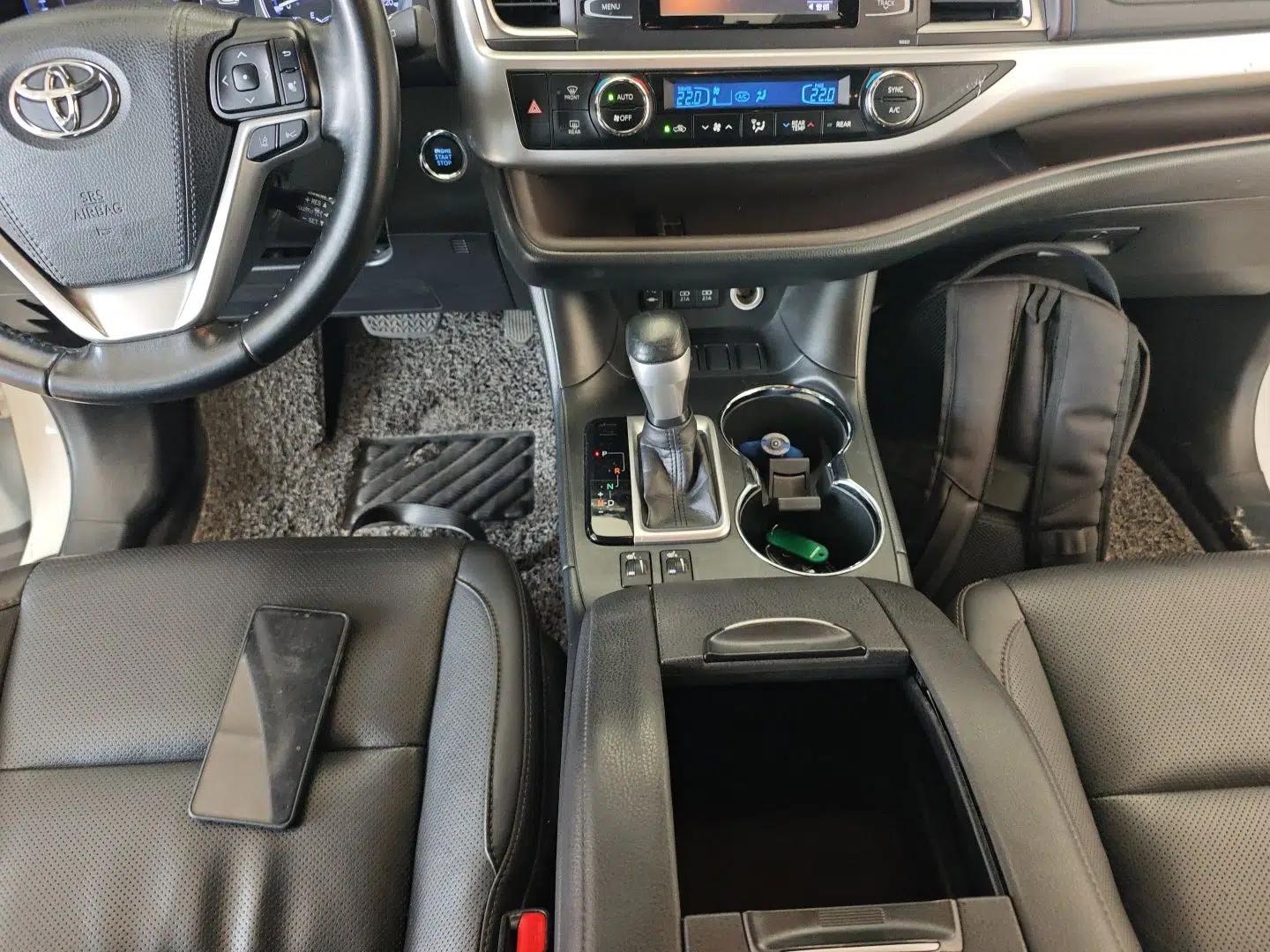 Toyota Highlander 2018 2.0T Two-Wheel-Drive Luxury Edition 7 Seats Emission Standard China V — миниатюра 16