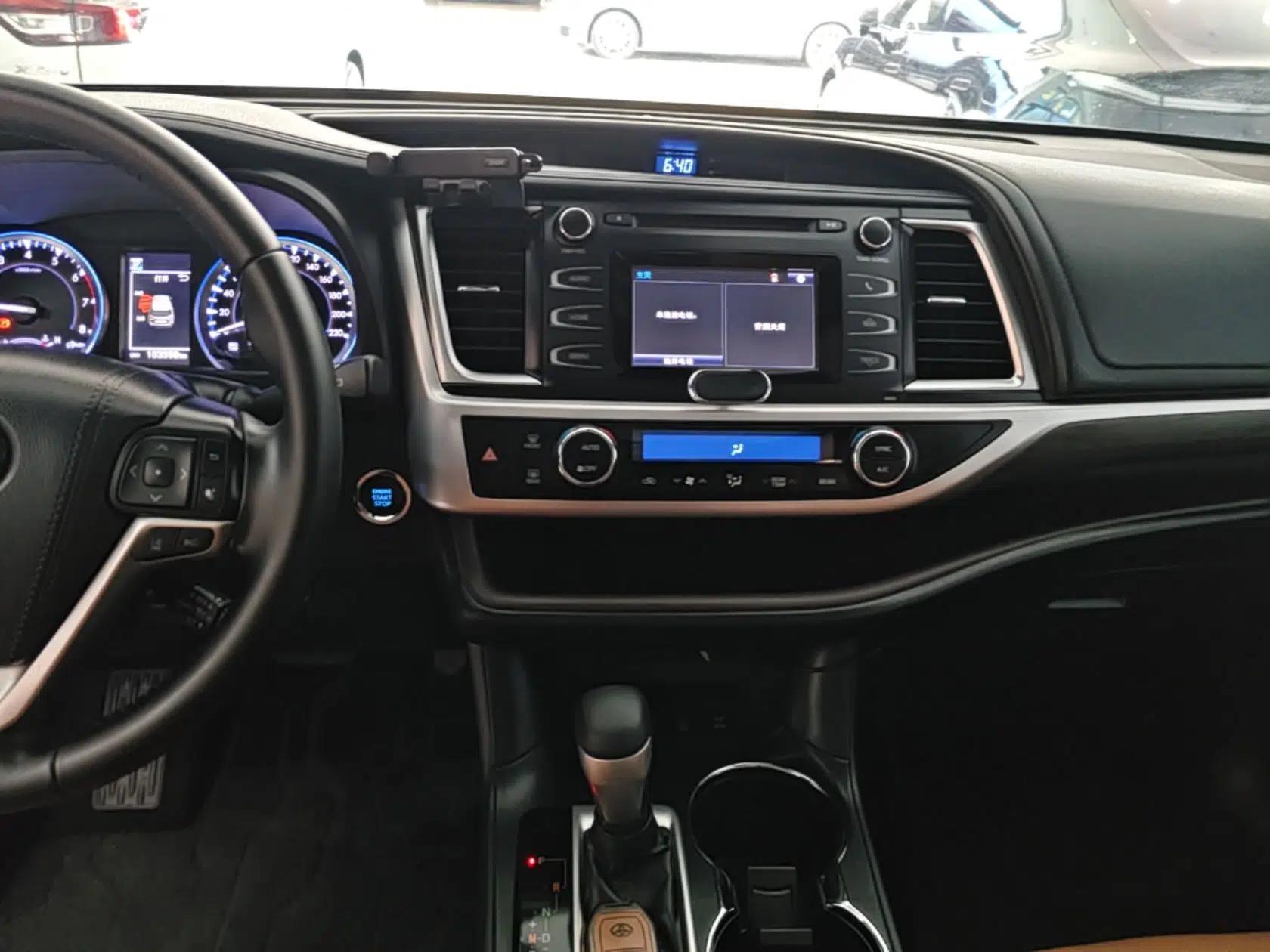 Toyota Highlander 2018 2.0T Four-Wheel Drive Knight Edition 7 Seats China VI Standard — миниатюра 15